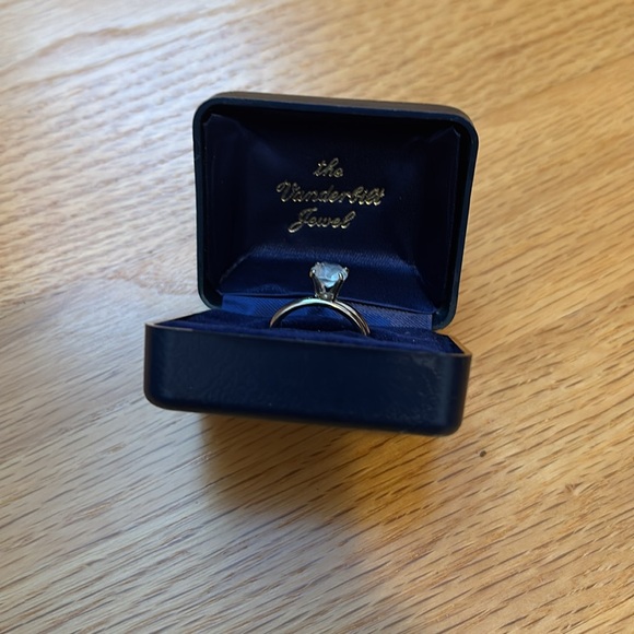 Very simple solve band and simulated diamond ring - Picture 2 of 4